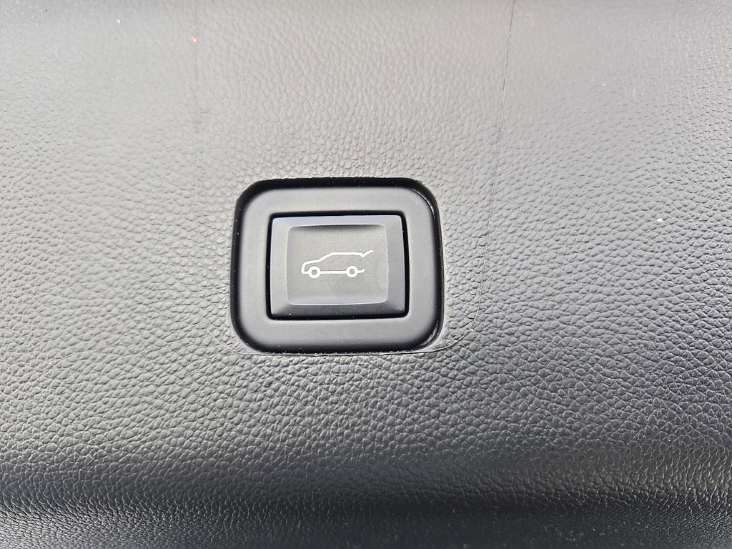 Used 2023 Chevrolet Traverse RS w/ LPO, Floor Liner Package image 35