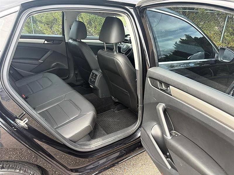 Used 2021 Volkswagen Passat 2.0T SE image 44