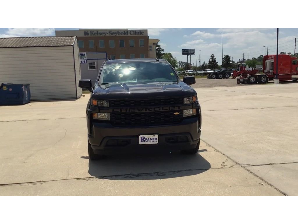 Used 2020 Chevrolet Silverado 1500 Custom w/ Custom Value Package image 3