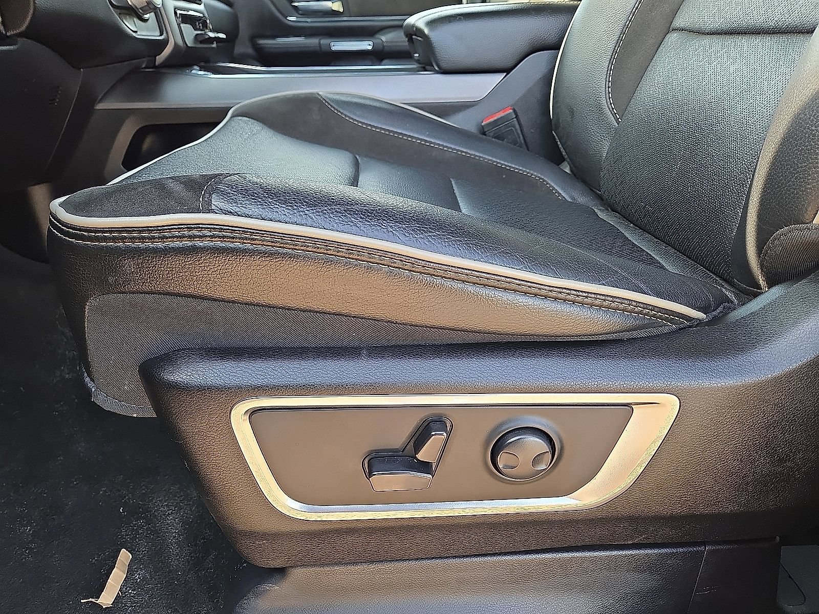 Used 2024 RAM 1500 Laramie RWD image 24