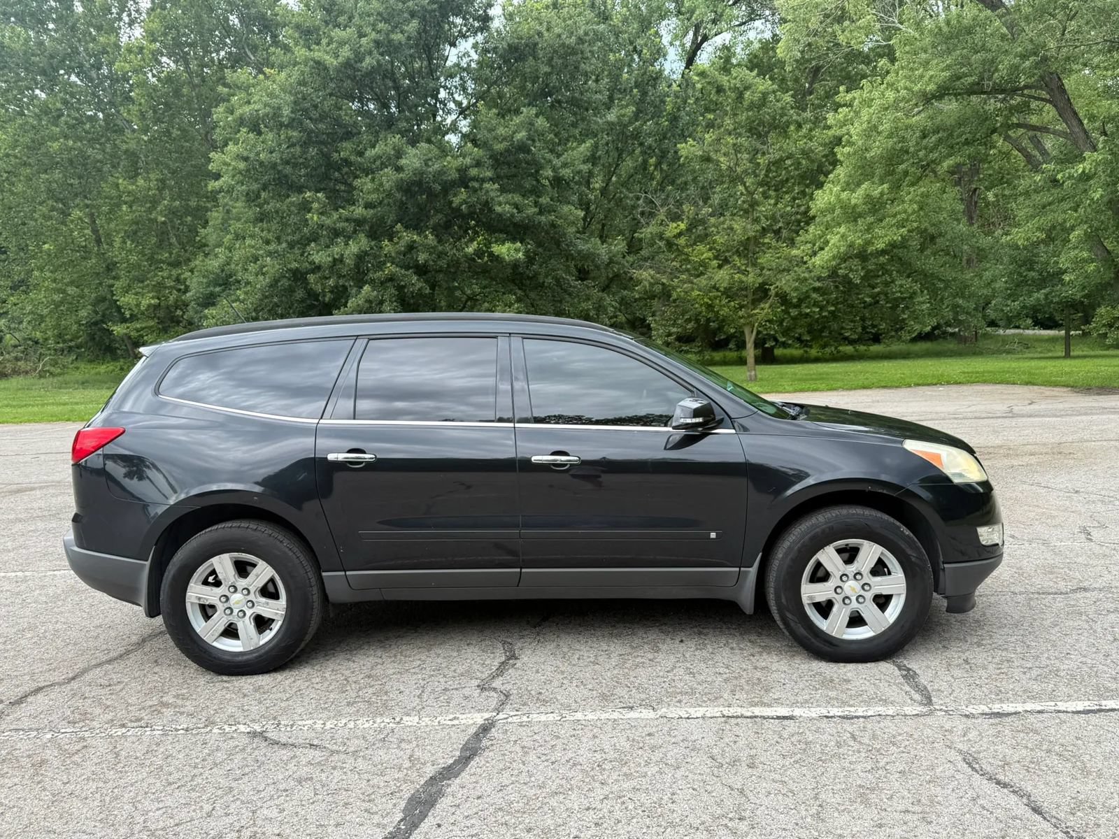 Used 2010 Chevrolet Traverse LT AWD/4WD image 4