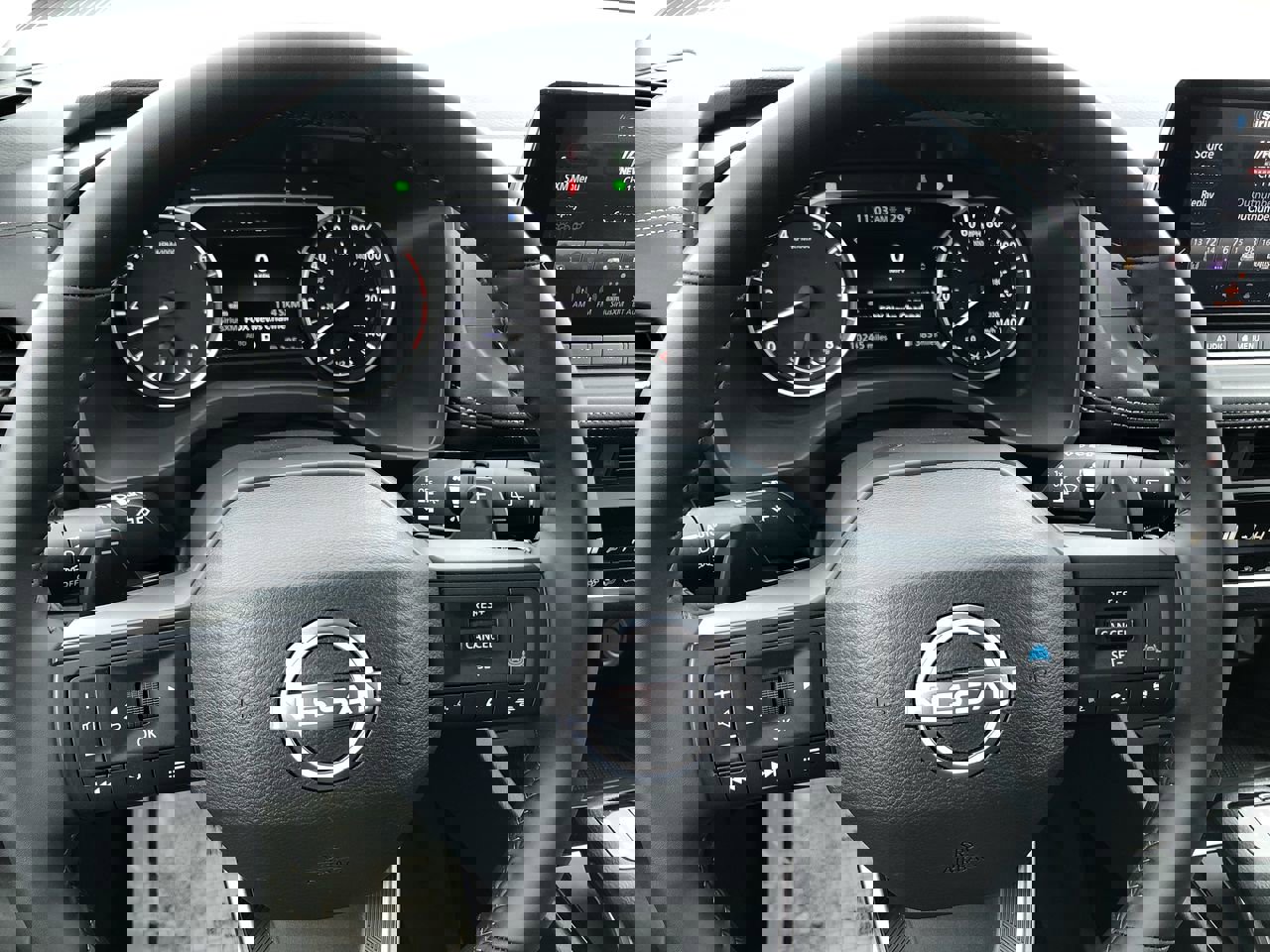 Used 2025 Nissan Rogue SV image 24