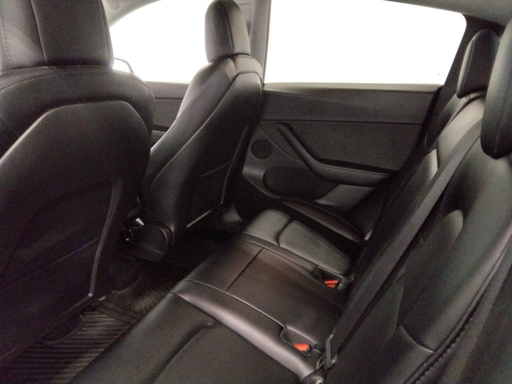 Used 2021 Tesla Model Y Long Range image 33