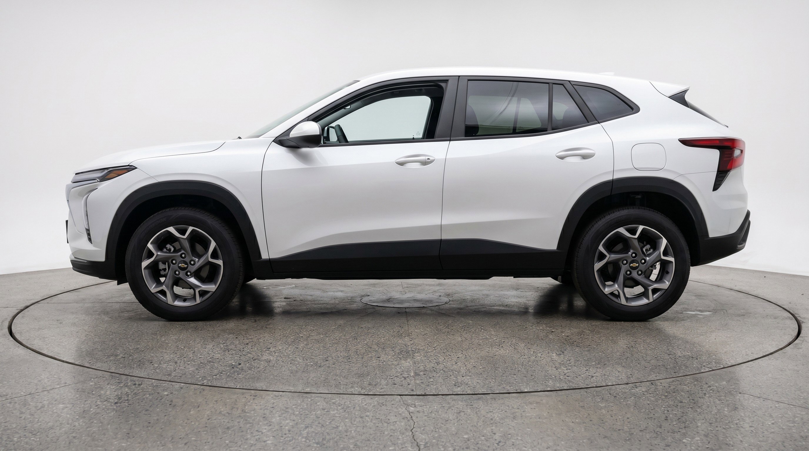 Used 2025 Chevrolet Trax LT w/ LT Convenience Package FWD image 5