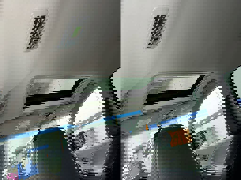 Used 2014 Toyota Sienna SE image 25