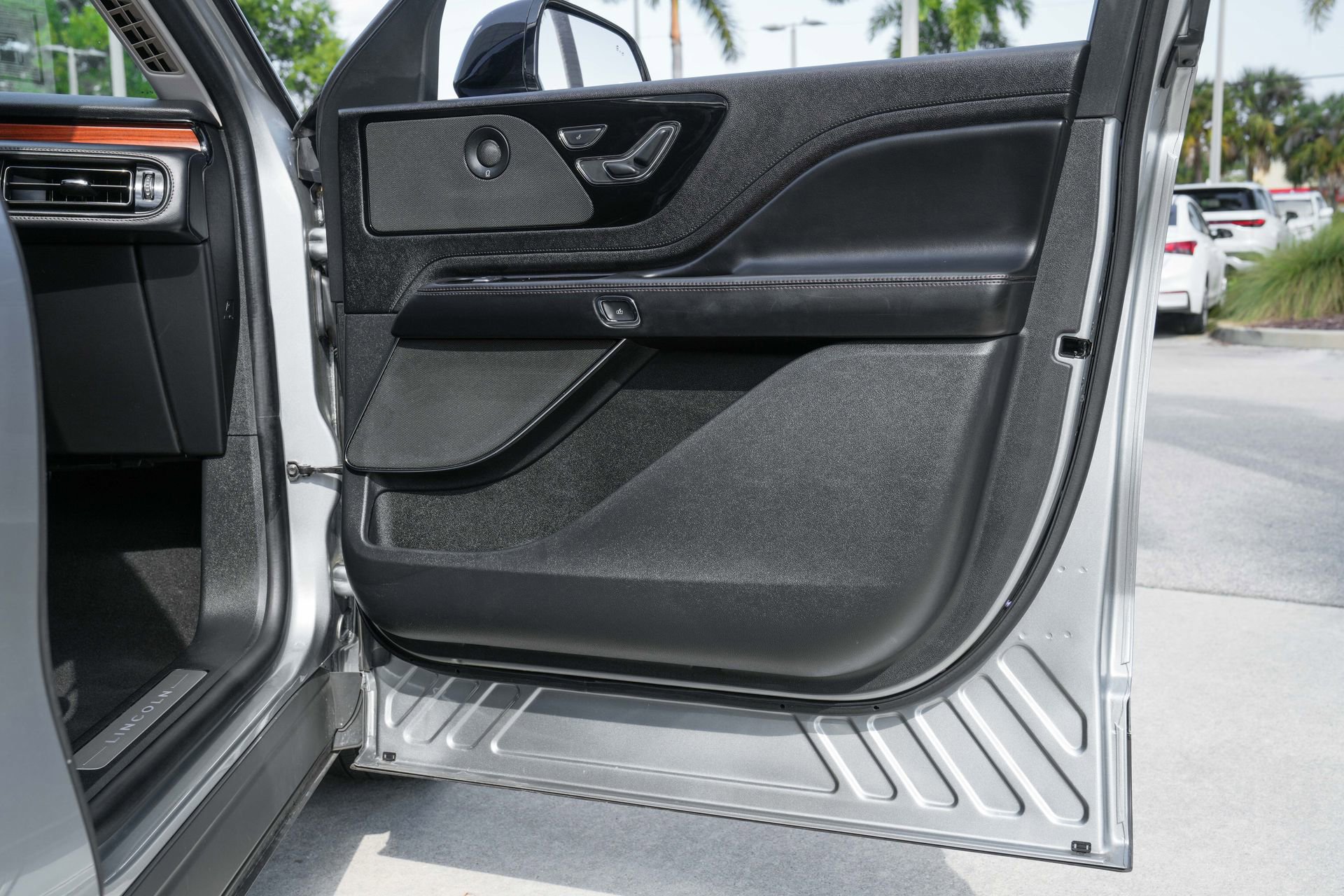 Used 2024 Lincoln Aviator Reserve image 37