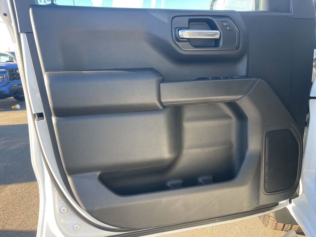 Used 2025 Chevrolet Silverado 1500 Custom Trail Boss w/ Turbomax Blackout Package image 9