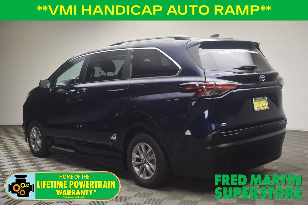 Used 2022 Toyota Sienna XLE image 6