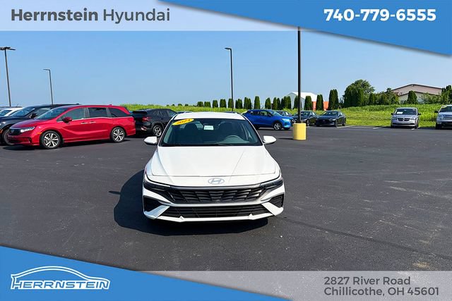 Used 2024 Hyundai Elantra SEL FWD image 2