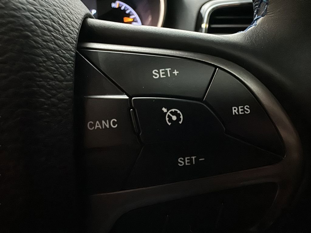 Used 2019 Jeep Grand Cherokee Laredo image 23