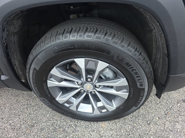 New 2026 Chevrolet Equinox LT w/ Convenience Package II AWD/4WD image 9