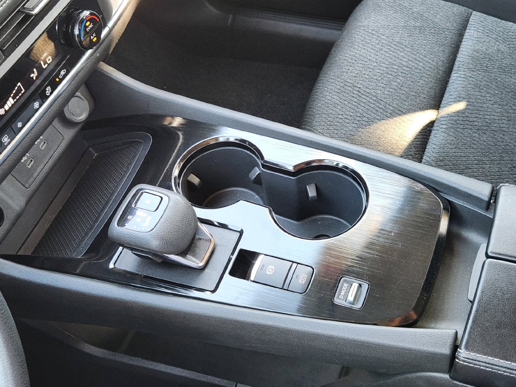 Used 2024 Nissan Rogue SV FWD image 17