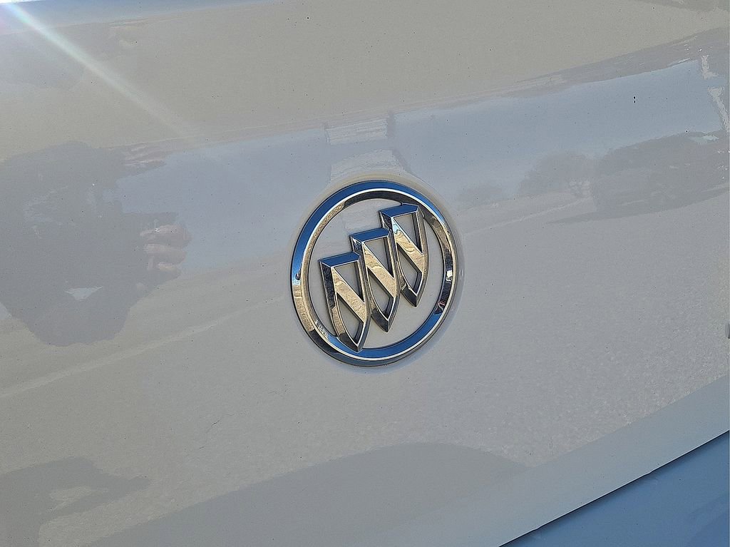 Used 2011 Buick Lucerne CXL image 12