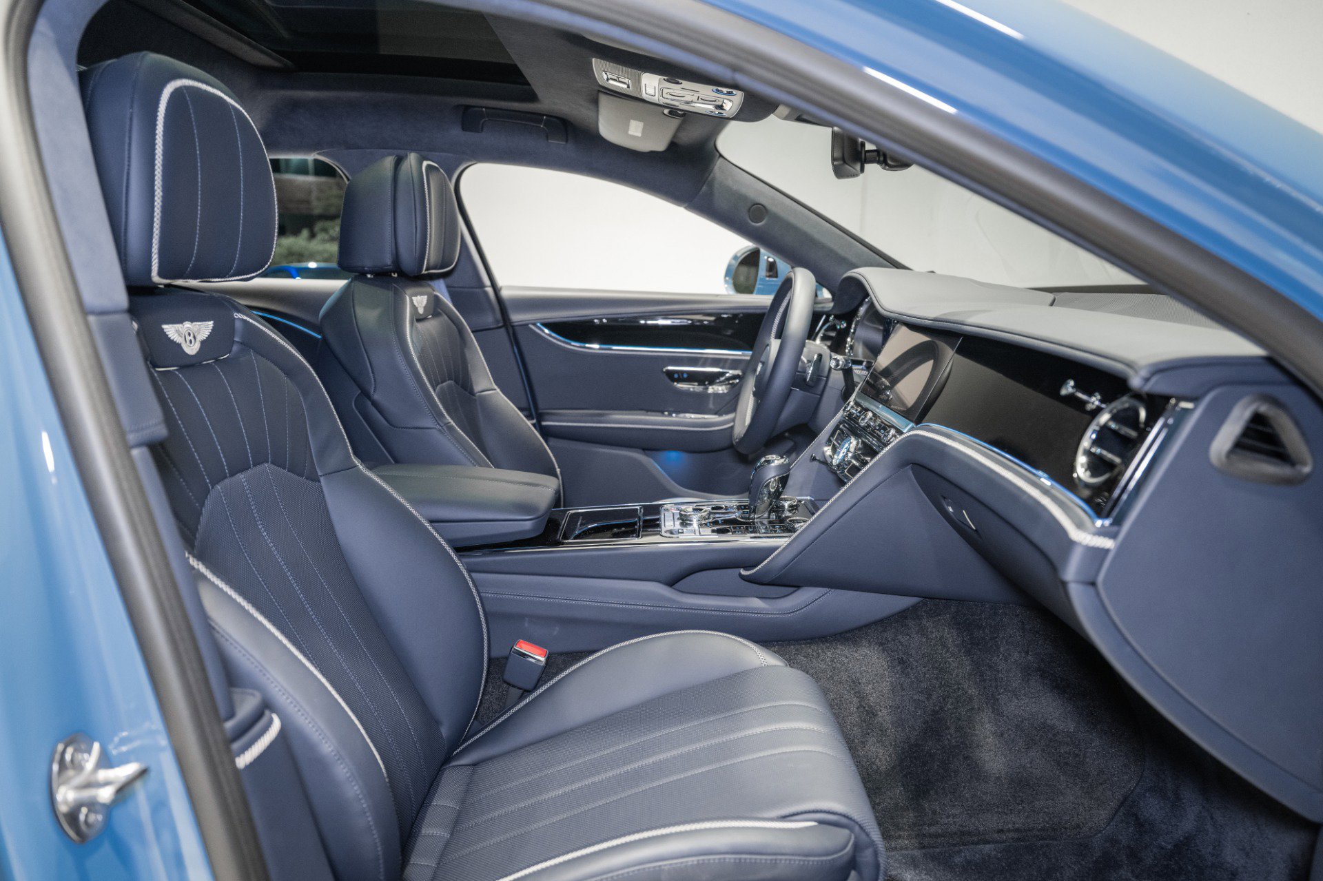 Certified 2024 Bentley Flying Spur V8 AWD/4WD image 2