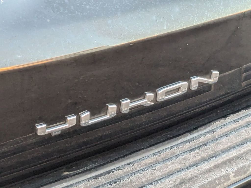 Used 2024 GMC Yukon SLT AWD/4WD image 11