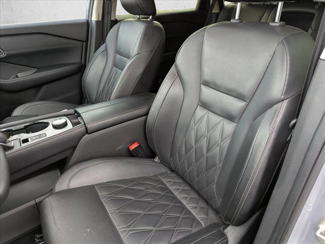 Used 2025 Nissan Rogue Platinum image 24