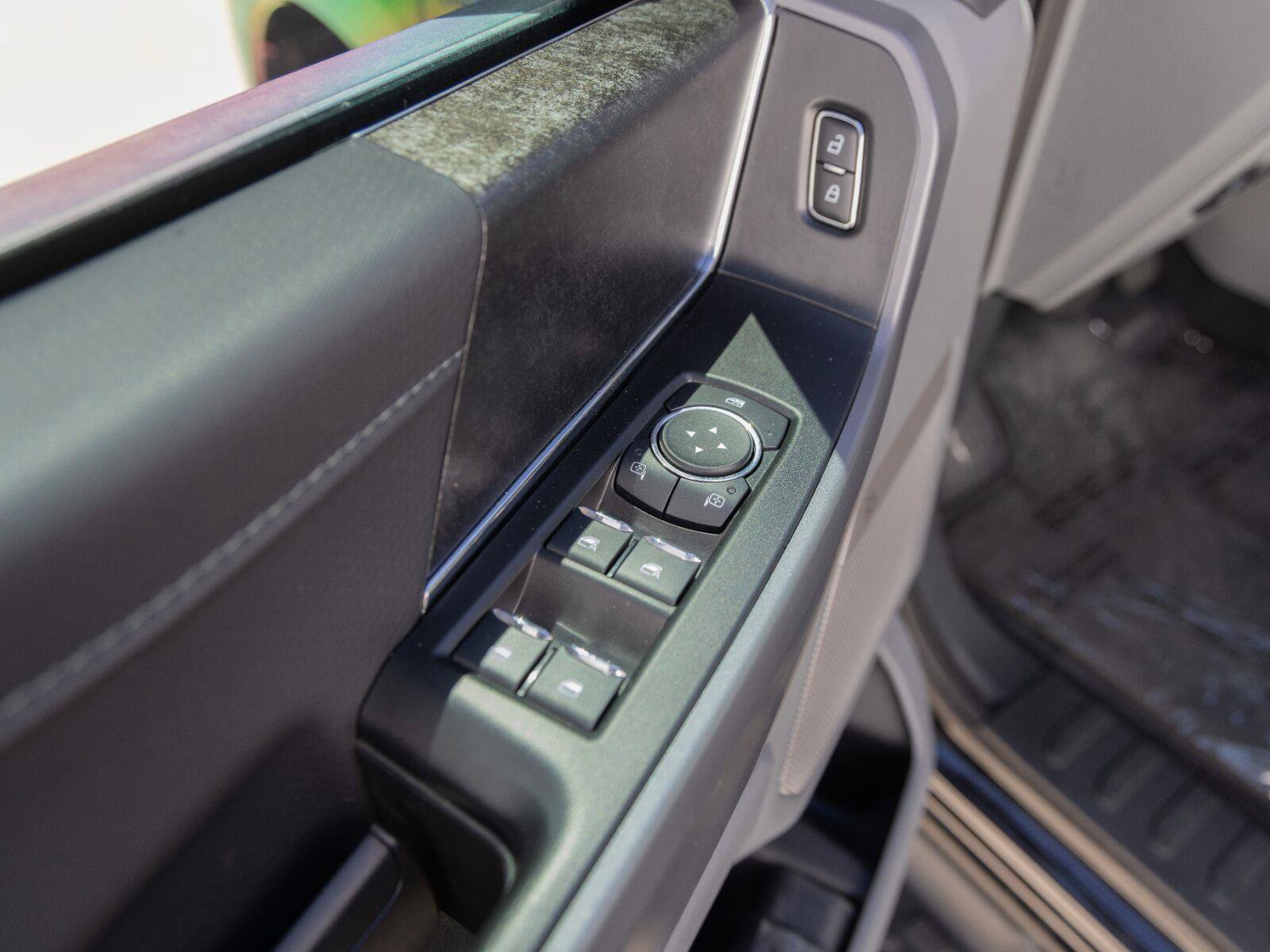 Used 2025 Ford F150 Lightning Flash AWD/4WD image 17
