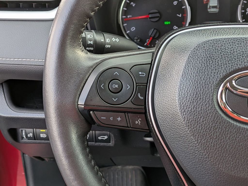 Used 2022 Toyota RAV4 XLE Premium image 18