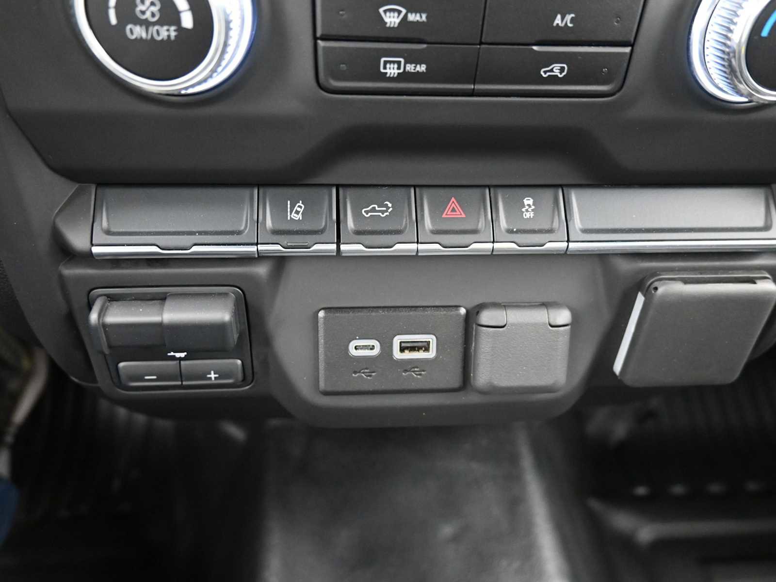 Used 2025 GMC Sierra 2500 Pro w/ Convenience Package image 23