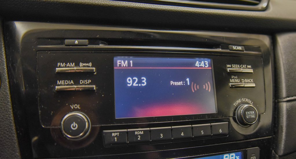 Used 2017 Nissan Rogue SV w/ Midnight Edition image 17