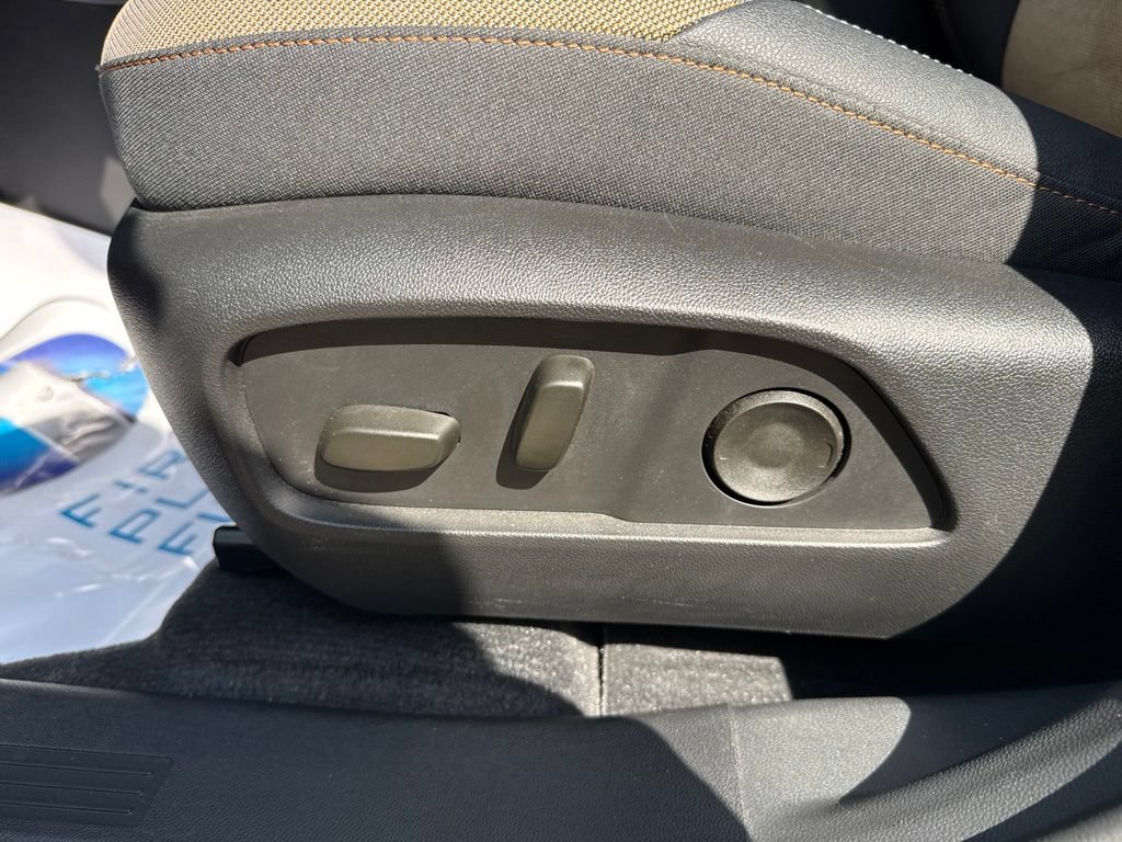Used 2025 Chevrolet Equinox ACTIV w/ Convenience Package III AWD/4WD image 8