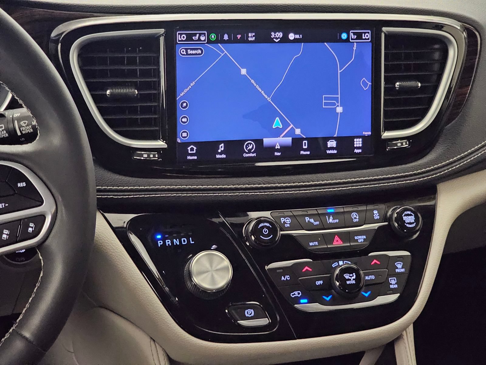 Used 2022 Chrysler Pacifica Limited AWD/4WD image 10