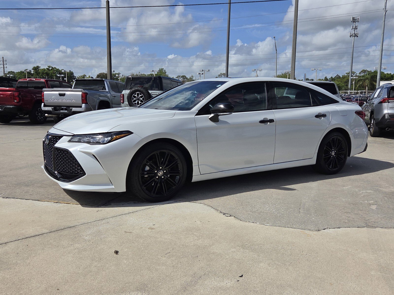 Certified 2022 Toyota Avalon XSE image 3