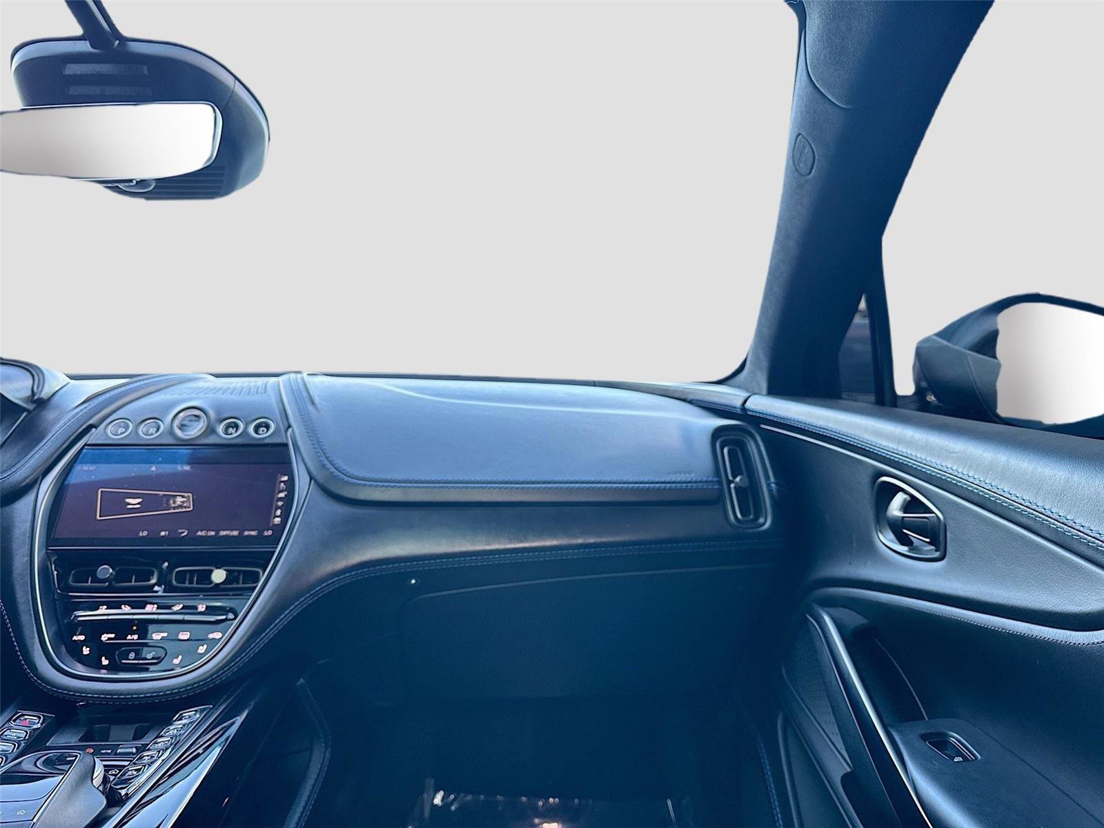 Used 2021 Aston Martin DBX image 21