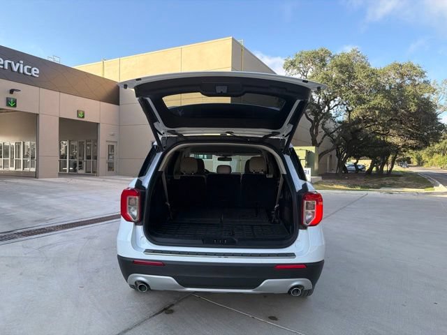 Used 2023 Ford Explorer Limited AWD/4WD image 4