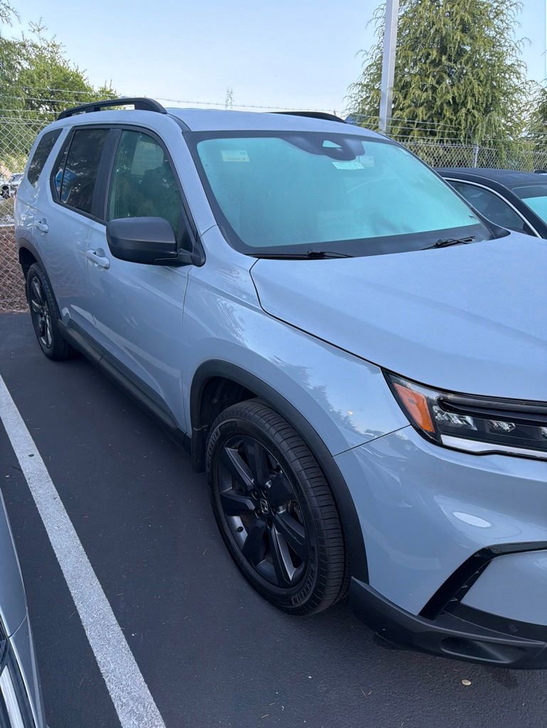 Certified 2023 Honda Pilot Sport image 3