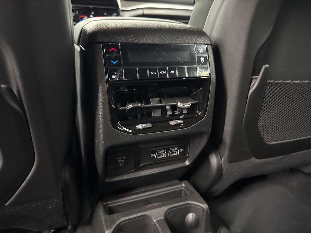 New 2025 Jeep Grand Cherokee L Limited w/ Black Appearance Package image 15