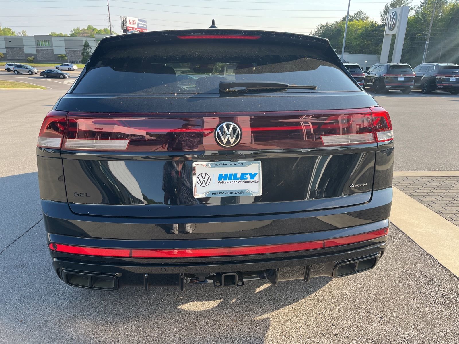 New 2026 Volkswagen Atlas Cross Sport SEL R-Line image 4