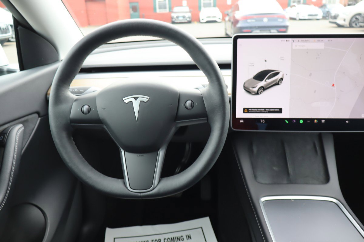 Used 2022 Tesla Model Y Long Range image 10