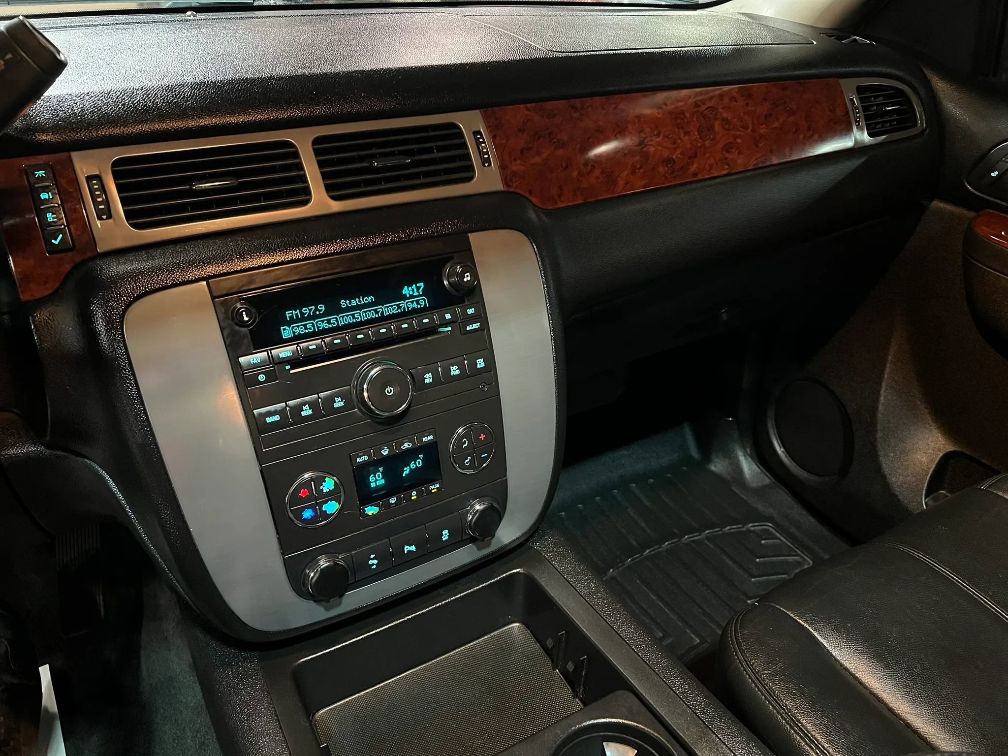 Used 2012 GMC Yukon XL SLT w/ SLT Chrome Package image 12