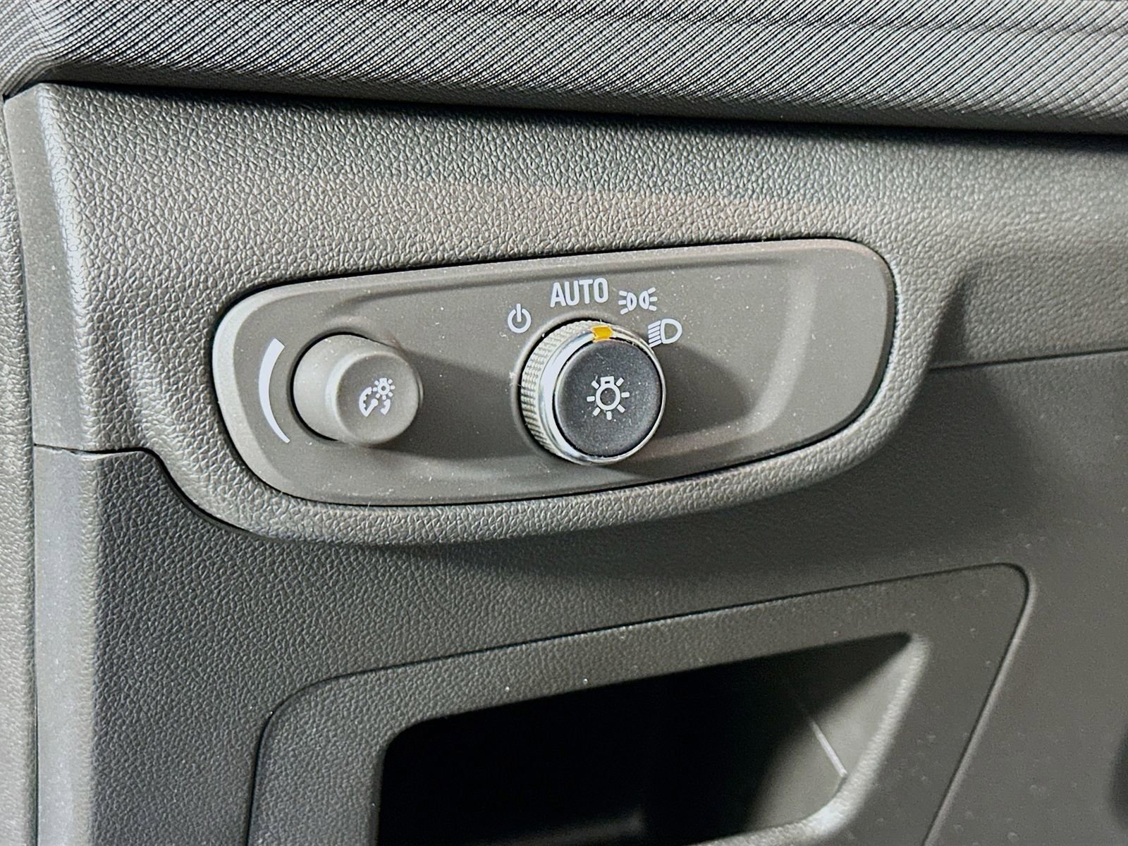 Used 2024 Chevrolet TrailBlazer LT w/ Convenience Package image 14