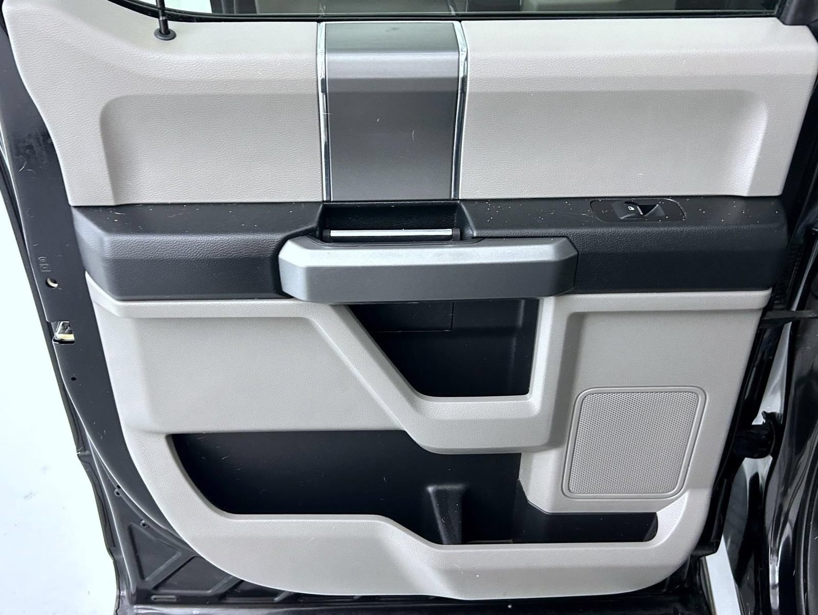 Used 2018 Ford F150 XLT w/ Equipment Group 302A Luxury AWD/4WD image 20