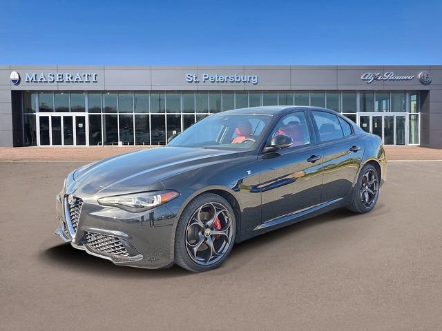 Used 2024 Alfa Romeo Giulia Ti w/ Performance Driving Package image 2