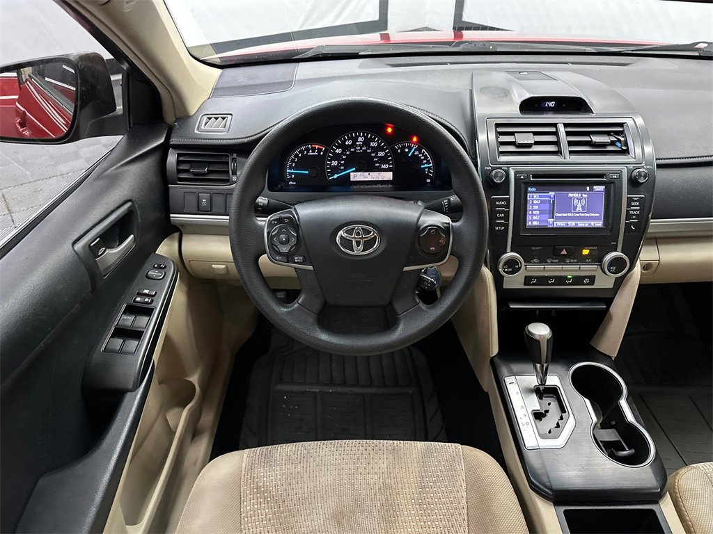 Used 2014 Toyota Camry L image 21