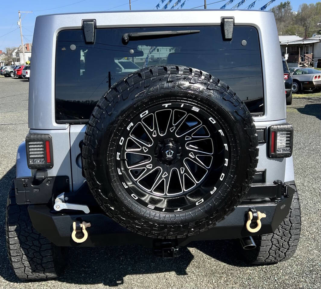Used 2015 Jeep Wrangler Unlimited Sahara w/ Dual Top Group image 9