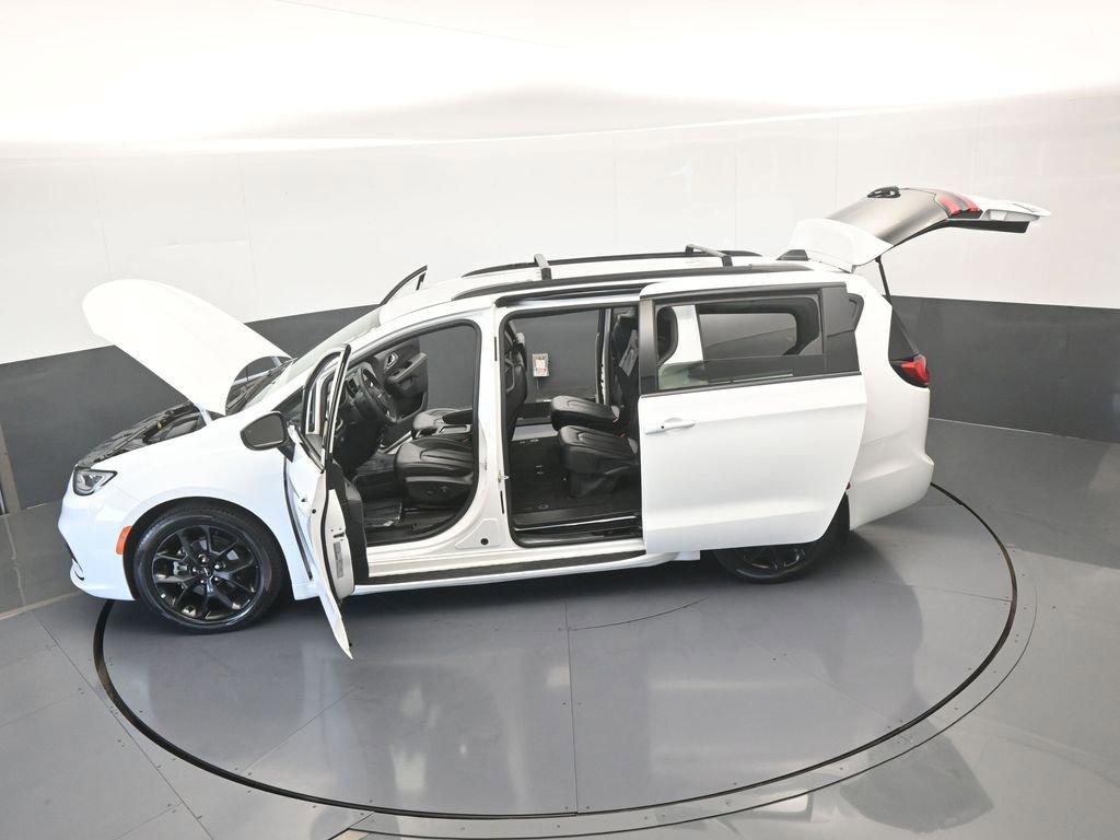 Used 2023 Chrysler Pacifica Touring-L w/ S Appearance Package image 68