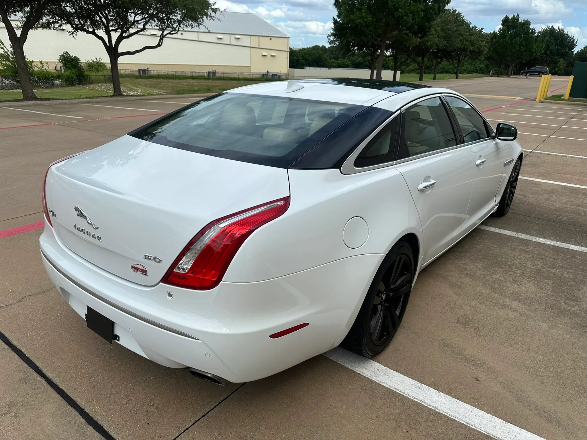 Used 2013 Jaguar XJ L Portfolio RWD image 10