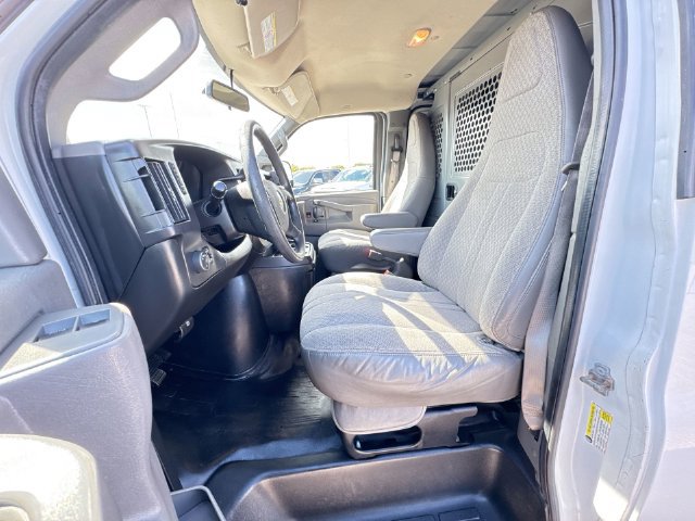 Used 2016 Chevrolet Express 2500 RWD image 17
