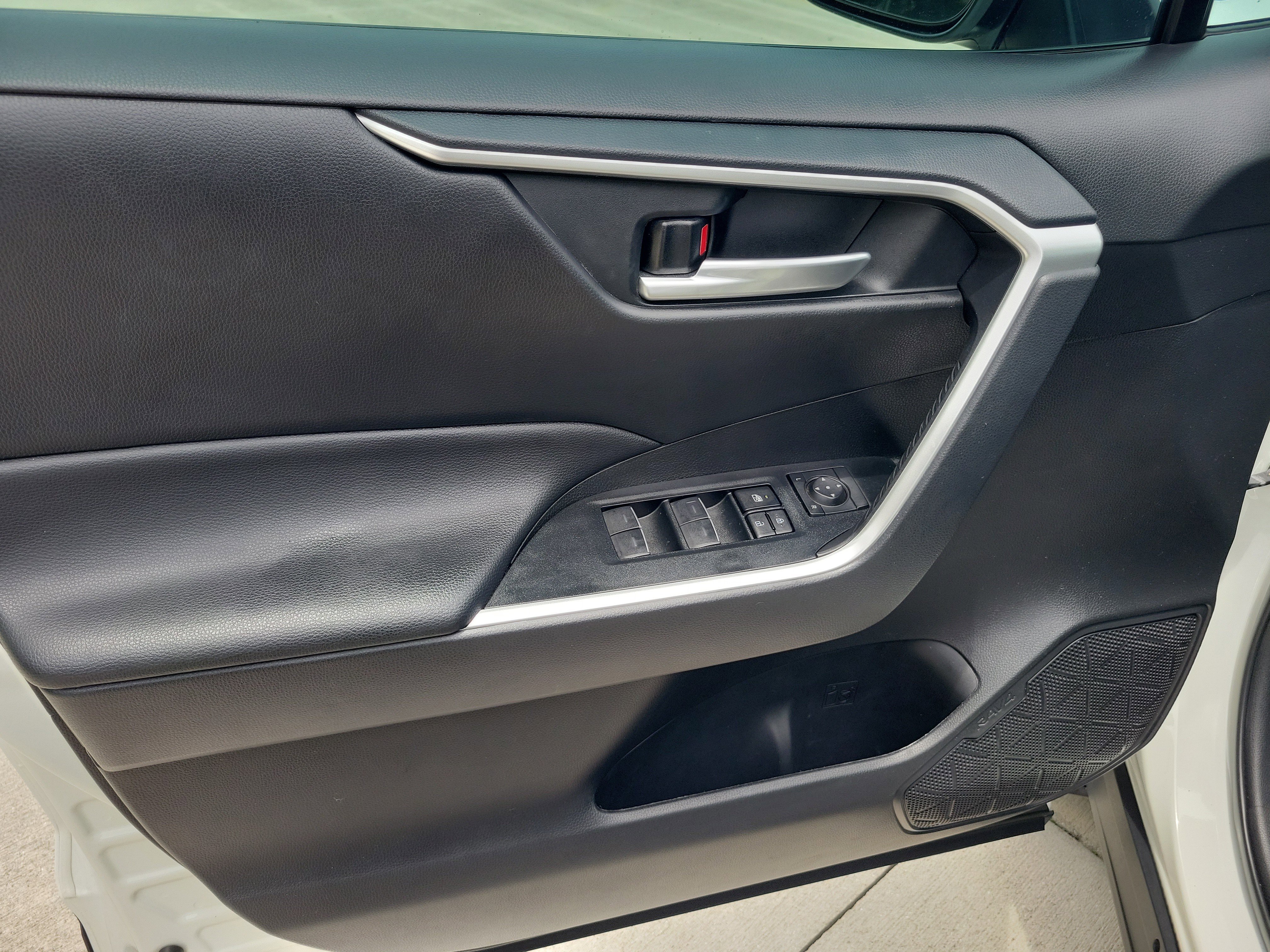 Used 2024 Toyota RAV4 XLE FWD image 22