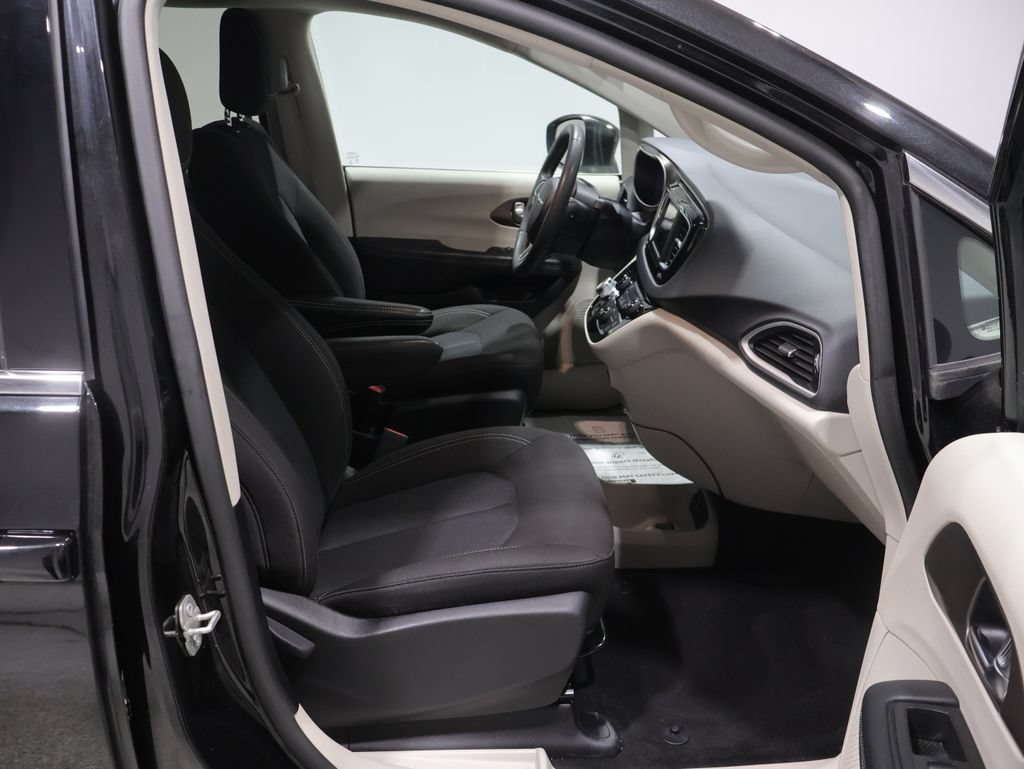 Certified 2023 Chrysler Voyager LX FWD image 26