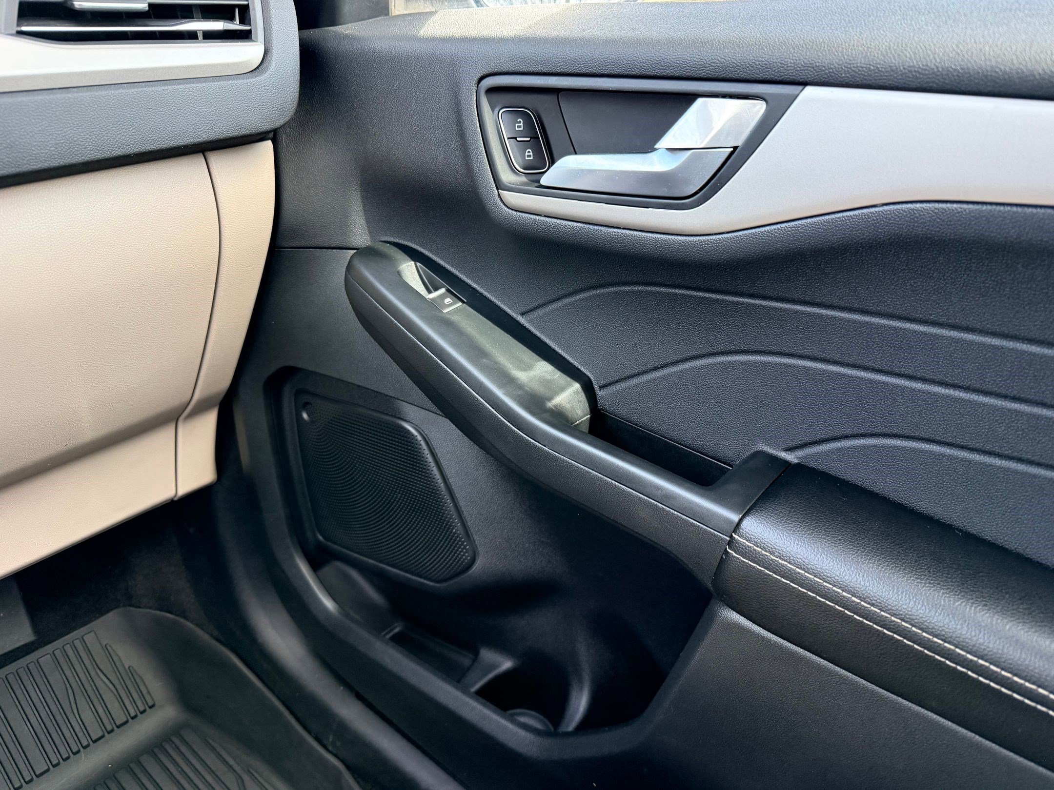 Used 2022 Ford Escape SEL w/ Technology Package image 23