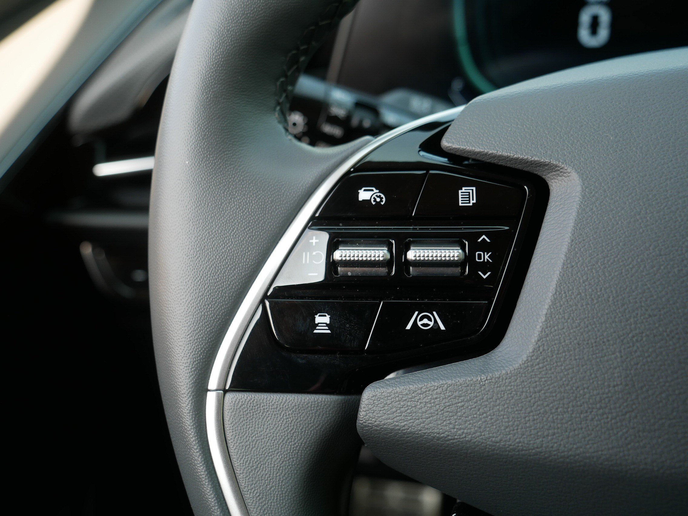 Certified 2025 Kia Niro SX Touring FWD image 28