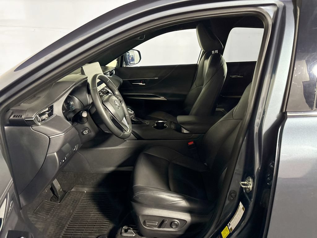 Used 2023 Toyota Venza XLE AWD/4WD image 11