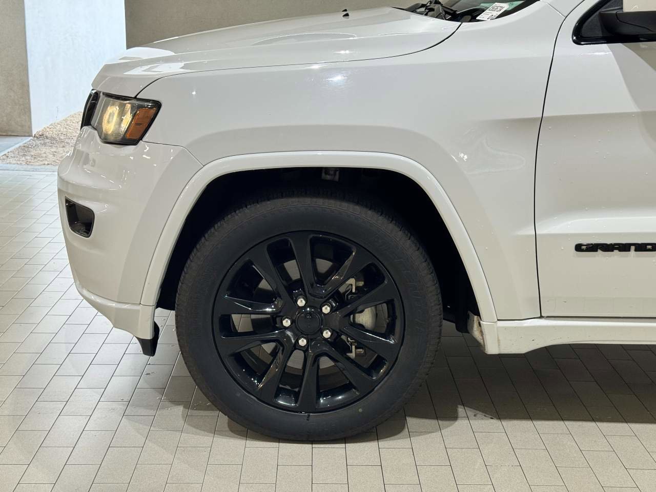 Used 2021 Jeep Grand Cherokee Laredo X AWD/4WD image 4
