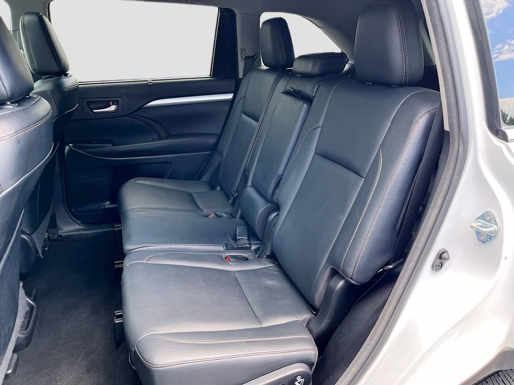 Used 2017 Toyota Highlander XLE AWD/4WD image 30