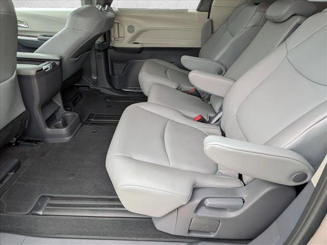 Certified 2021 Toyota Sienna XLE image 17